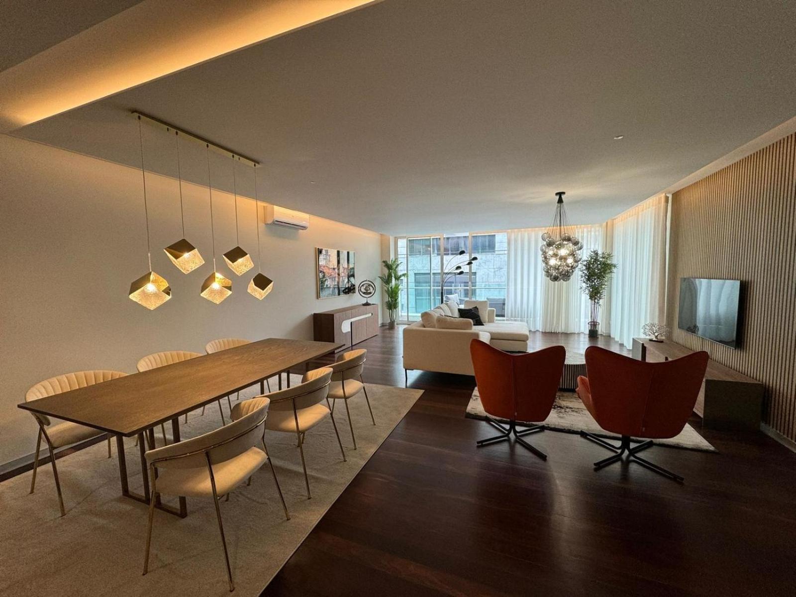 Next Corner Plaza Appartement *