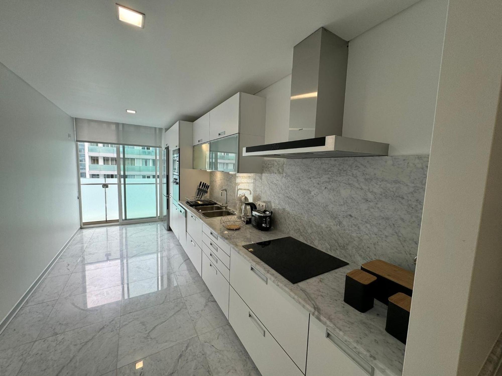Next Corner Plaza Apartamento *