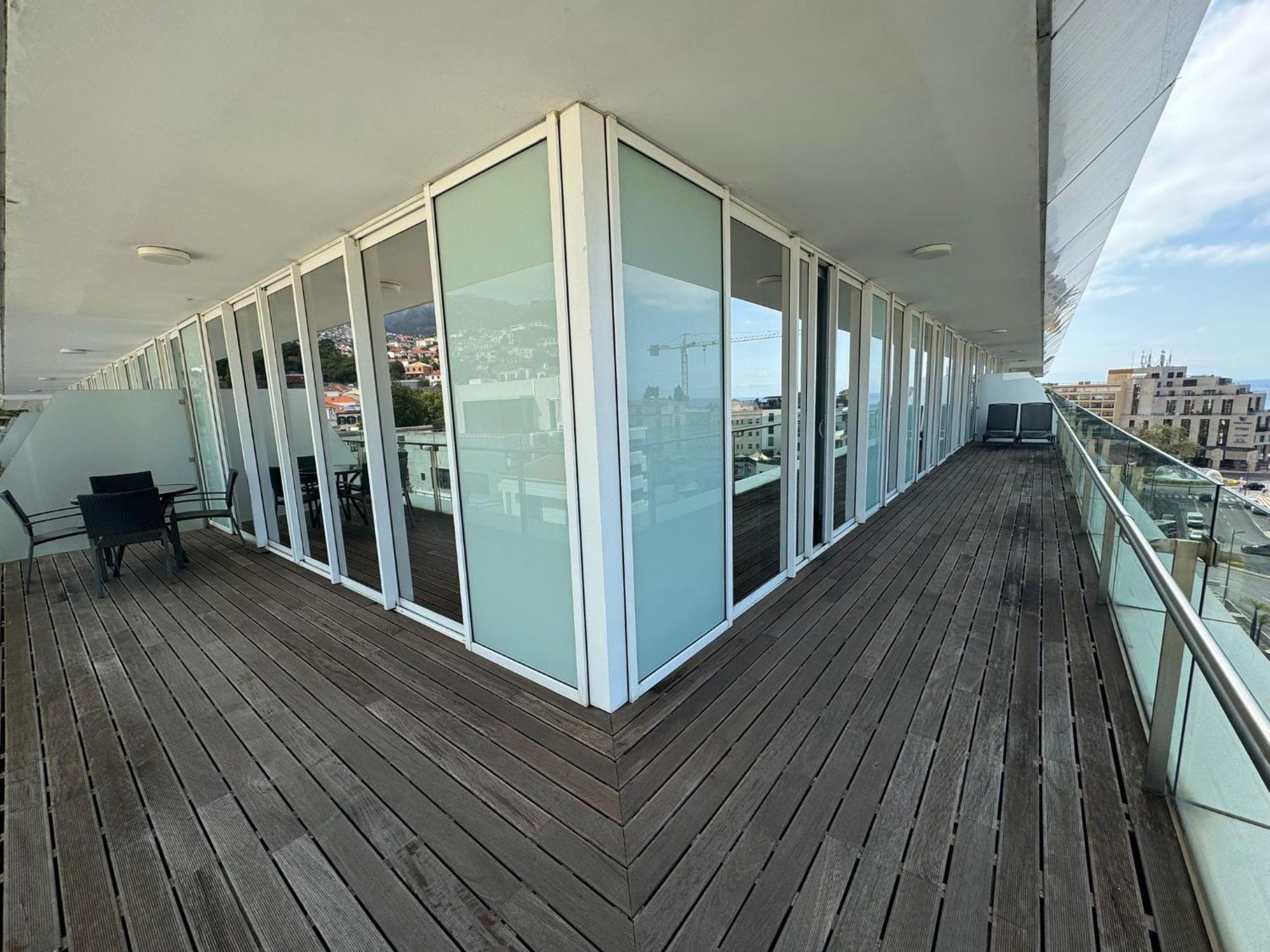 Next Corner Plaza Appartement